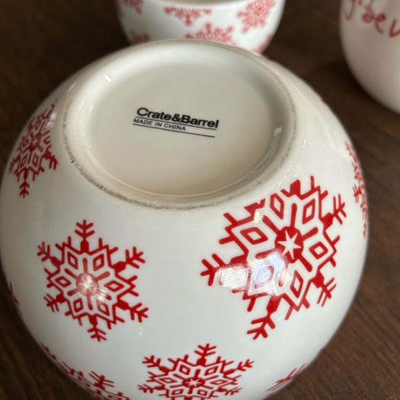 Crate and Barrel Set of 3 Holiday Nesting Bowls - Picture 10 of 11